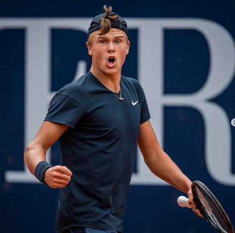 他在女足领 他在女足领